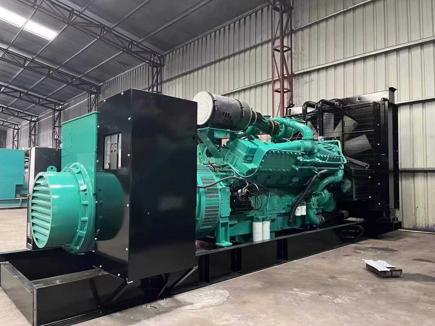 鲁甸如何降低 800kW 柴油发电机输出电流的波动？