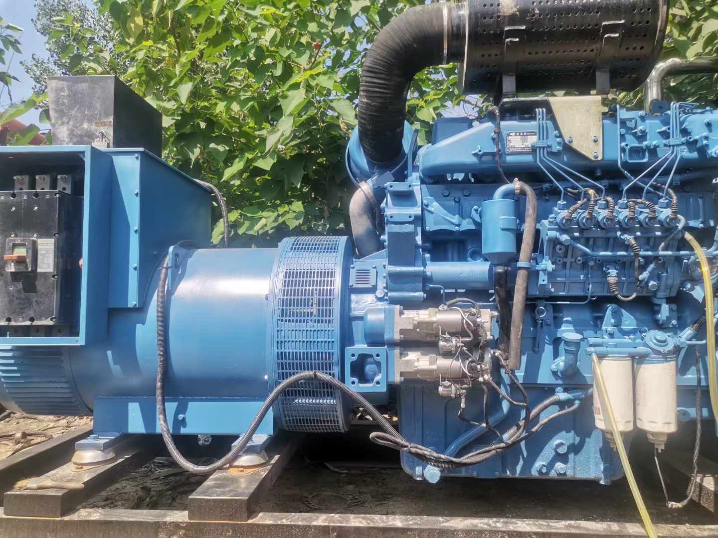 鲁甸详细说明降低 800kW 柴油发电机输出电流波动的方法